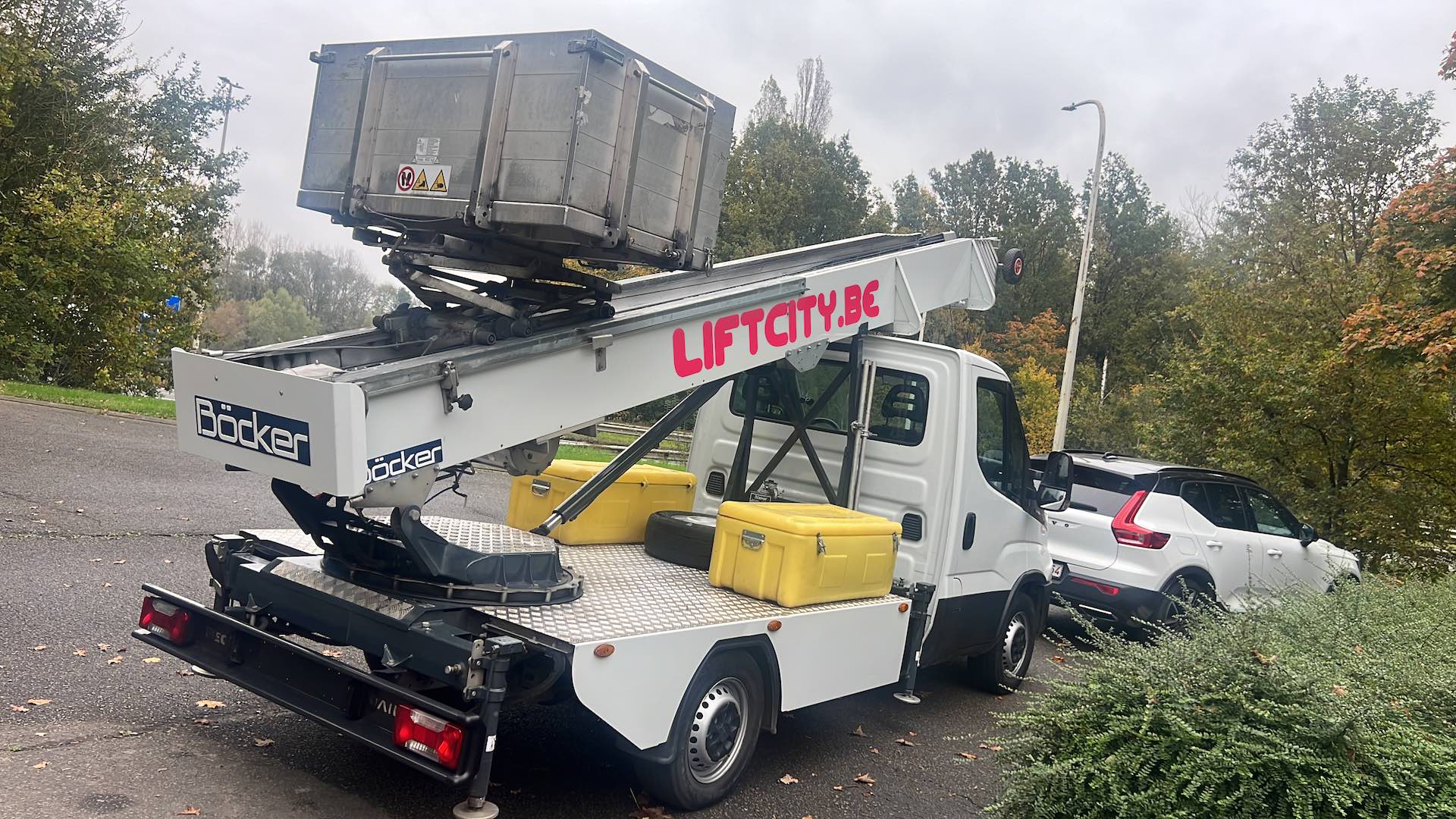 Lift tussen smalle gebouwen