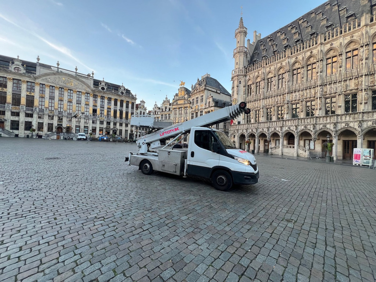 Lift in smalle straat